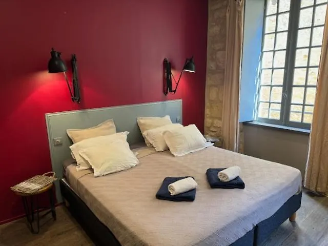 Le Duo Cite Medieval 사흘라 라 카네다